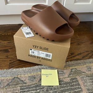 Yeezy Slide Flax color